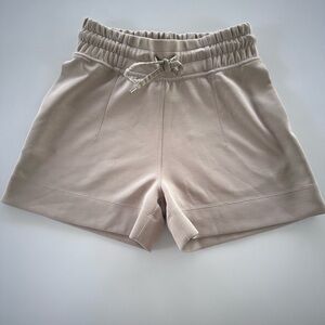 Lululemon Soft Ambitions High Rise Short 4"
Trench